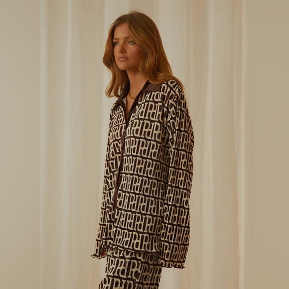 NWOT Peppermayo Change of Pace Logo Mania Blouse in Brown/White Size 2 - Picture 5 of 16